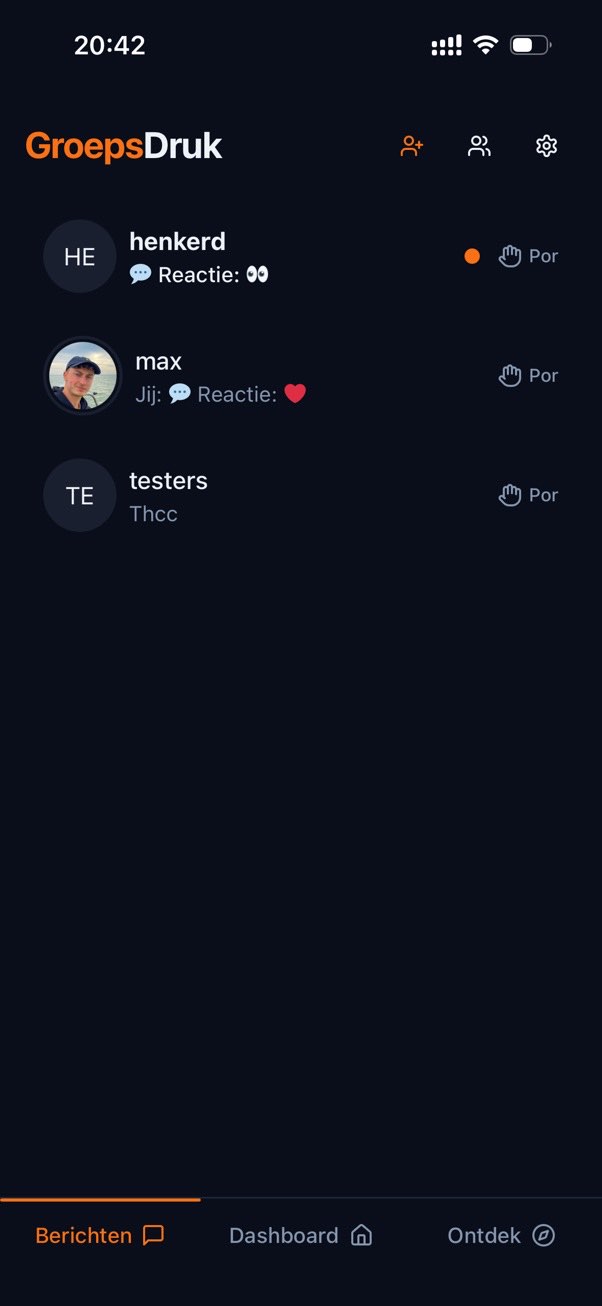 Het berichtenoverzicht: per gesprek de laatste reactie en een knop om iemand een por te geven.