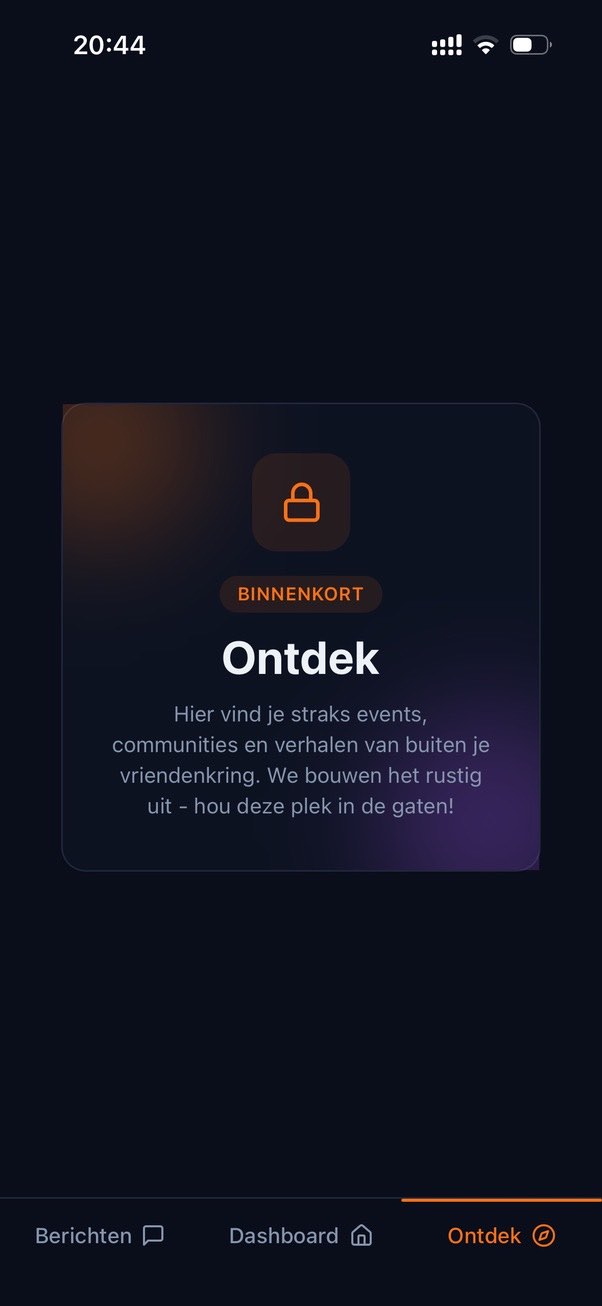Het Ontdek-tabblad is nog op slot: een kaart met een slotje en de tekst dat hier straks events, communities en verhalen komen.